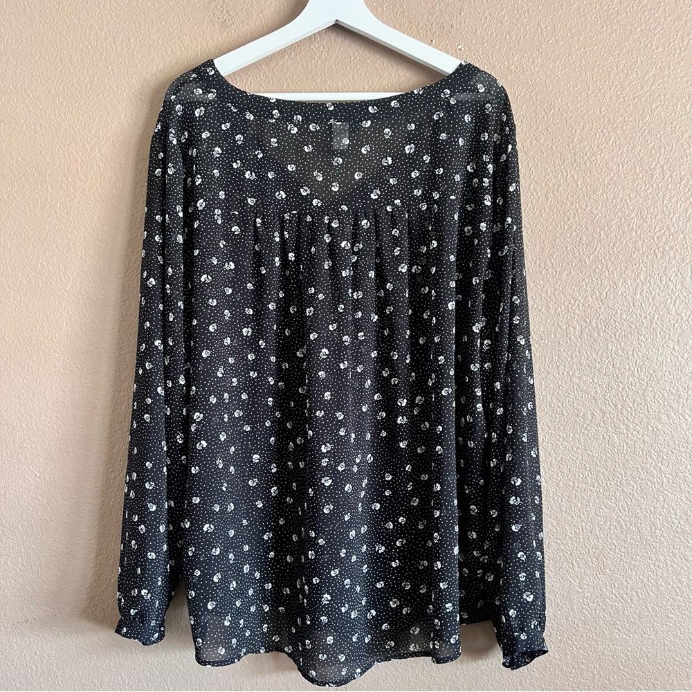 Torrid Black Pleated Long Sleeve Floral Blouse Size 3 - Picture 6 of 10